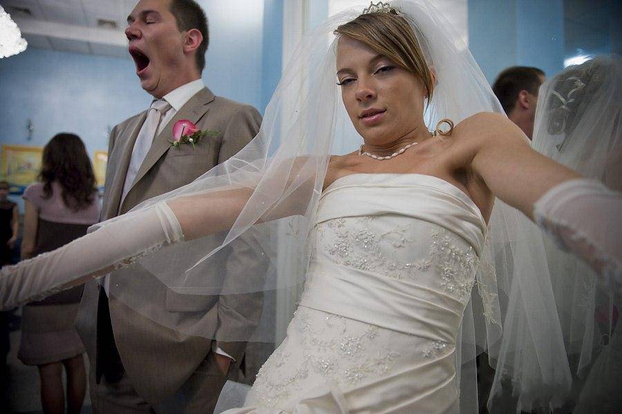 This wedding needs more BRAAAAAAAAIIIIIIIIIIINS